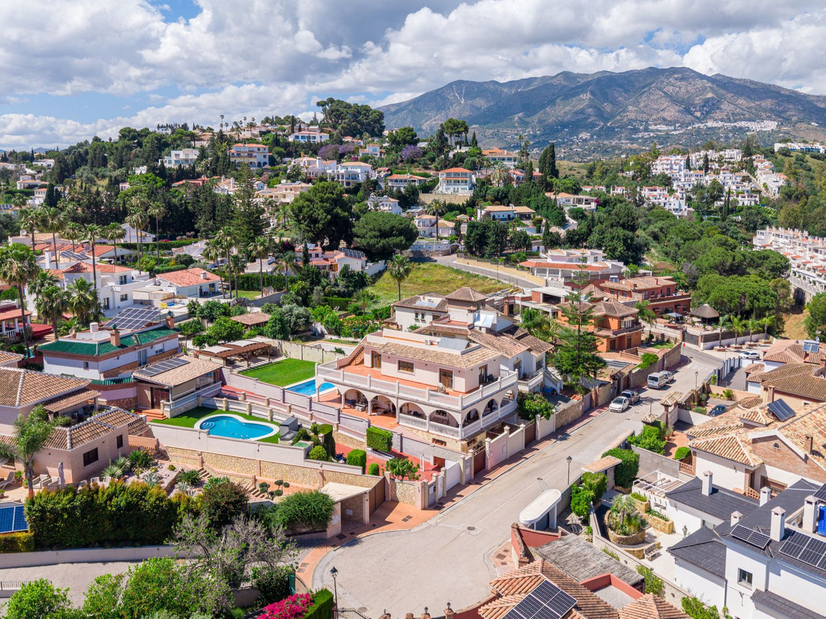 4 Bed Townhouse for sale in Sierrezuela Costa Del Sol, Málaga, Spain