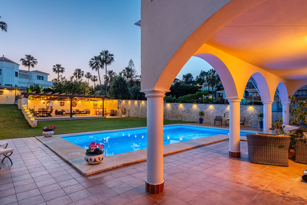 4 Bed Townhouse for sale in Sierrezuela Costa Del Sol, Málaga, Spain