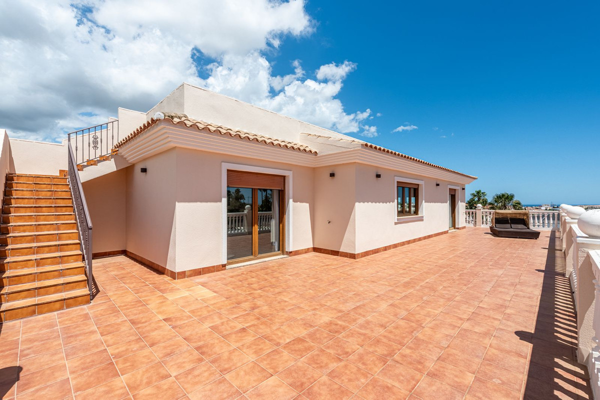 4 Bed Townhouse for sale in Sierrezuela Costa Del Sol, Málaga, Spain