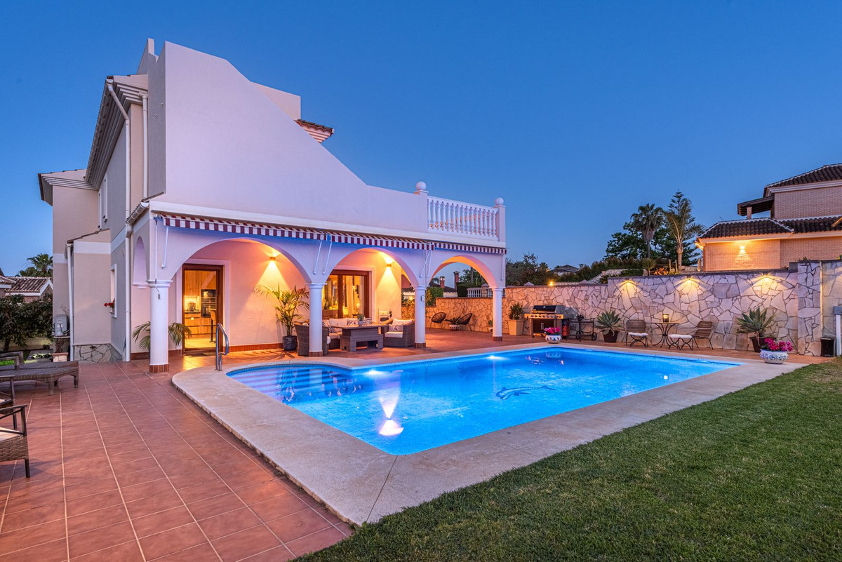 4 Bed Townhouse for sale in Sierrezuela Costa Del Sol, Málaga, Spain