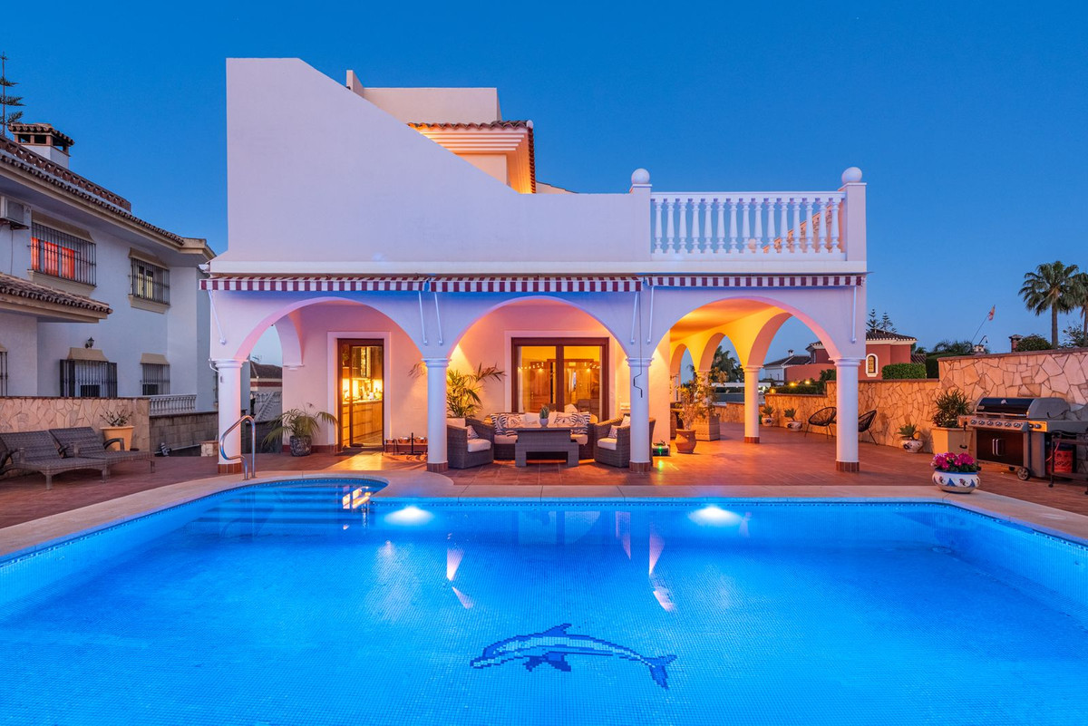 4 Bed Townhouse for sale in Sierrezuela Costa Del Sol, Málaga, Spain