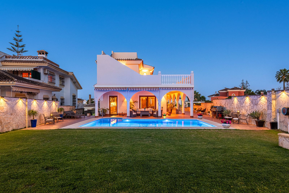 4 Bed Townhouse for sale in Sierrezuela Costa Del Sol, Málaga, Spain