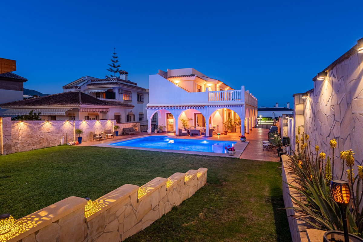 4 Bed Townhouse for sale in Sierrezuela Costa Del Sol, Málaga, Spain