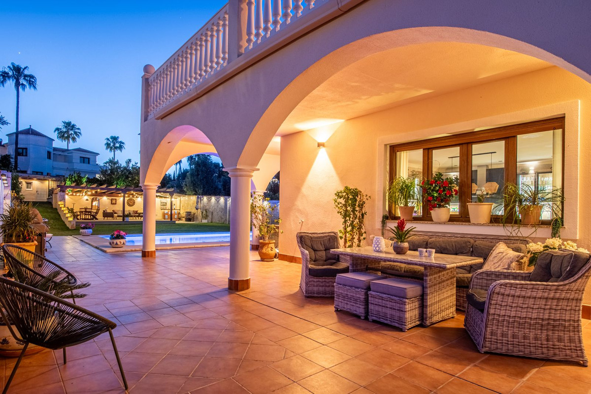 4 Bed Townhouse for sale in Sierrezuela Costa Del Sol, Málaga, Spain