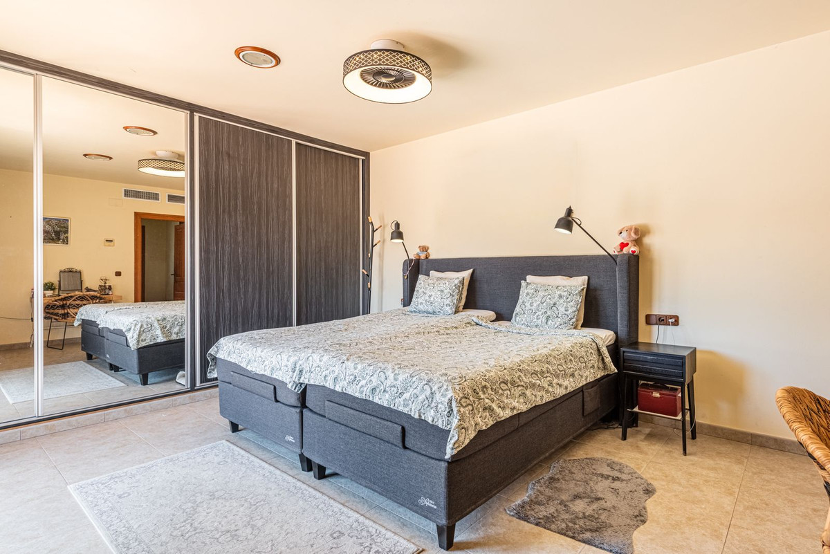 4 Bed Townhouse for sale in Sierrezuela Costa Del Sol, Málaga, Spain