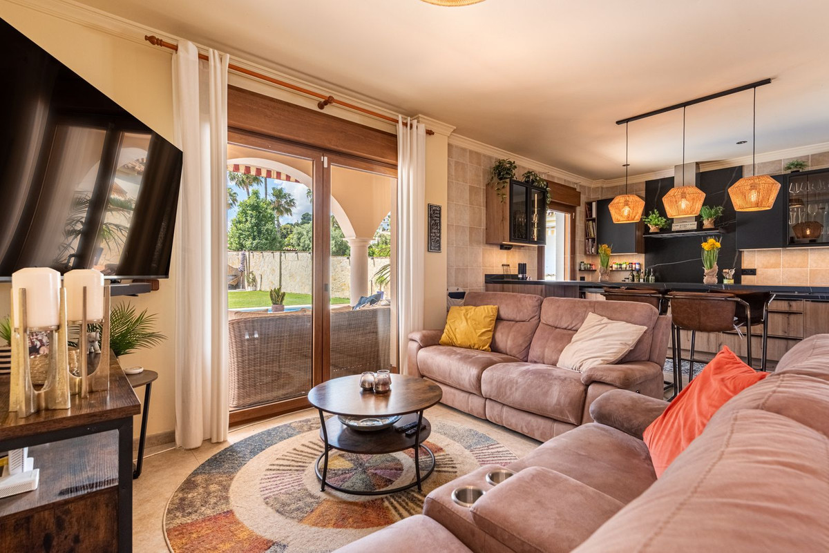 4 Bed Townhouse for sale in Sierrezuela Costa Del Sol, Málaga, Spain