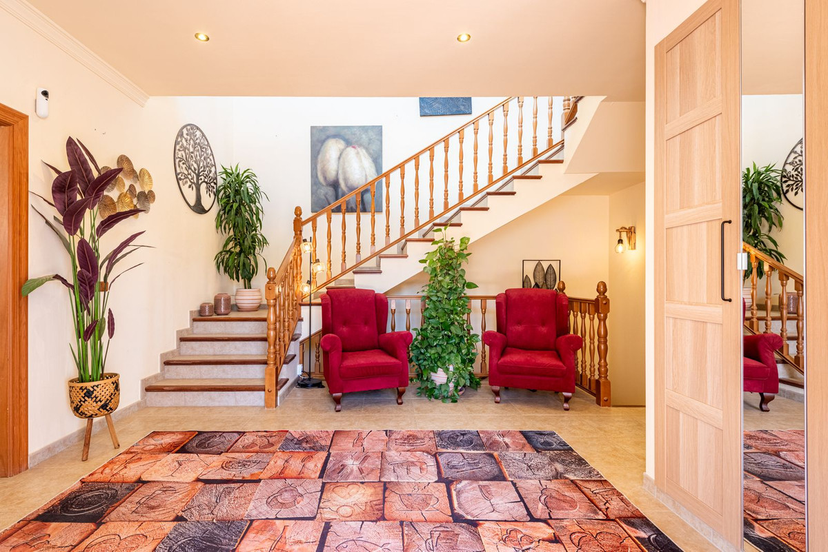 4 Bed Townhouse for sale in Sierrezuela Costa Del Sol, Málaga, Spain