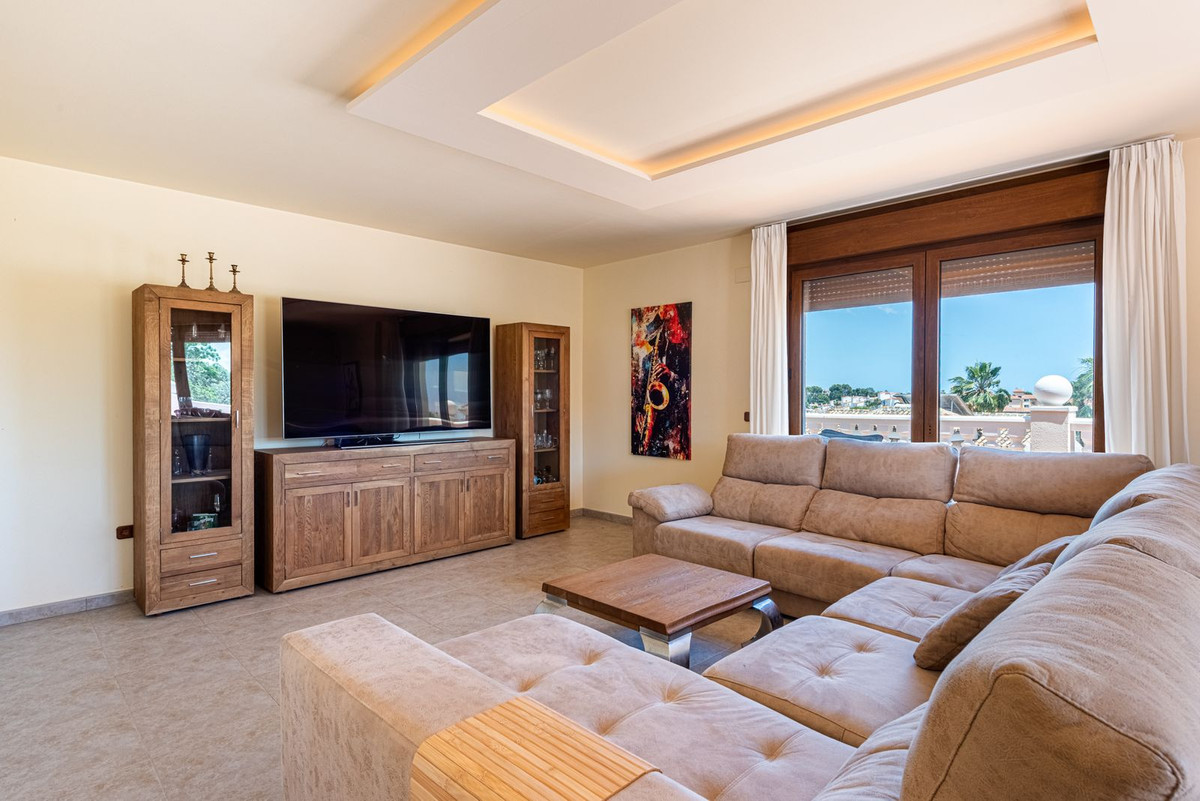 4 Bed Townhouse for sale in Sierrezuela Costa Del Sol, Málaga, Spain