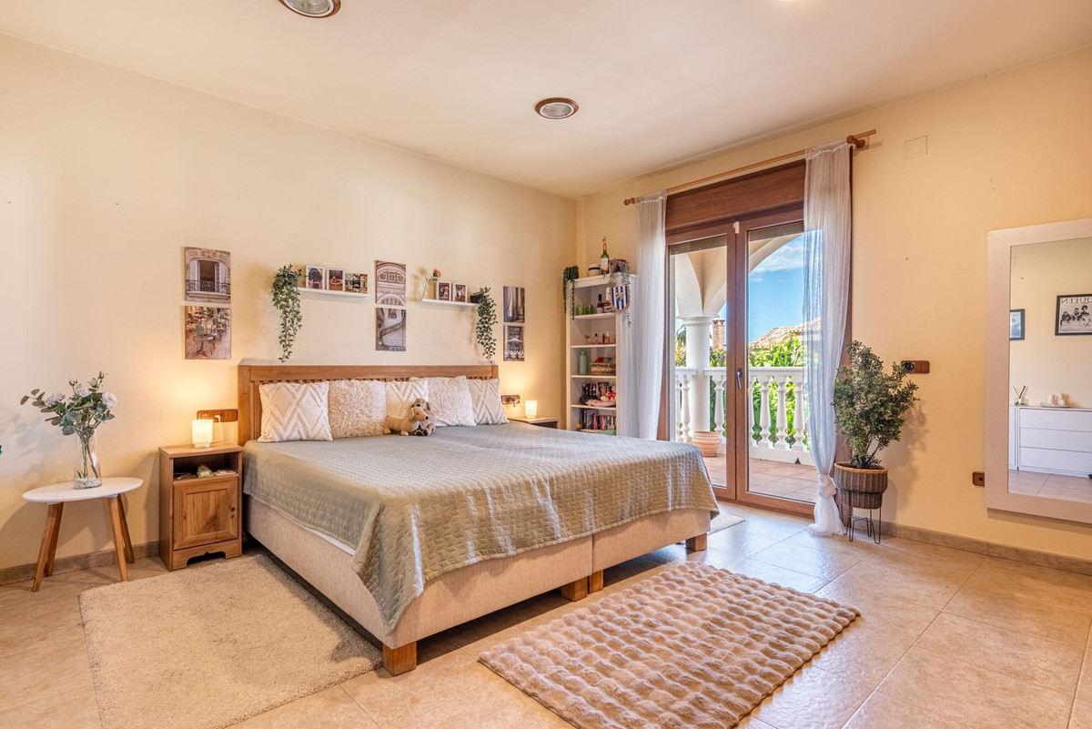 4 Bed Townhouse for sale in Sierrezuela Costa Del Sol, Málaga, Spain