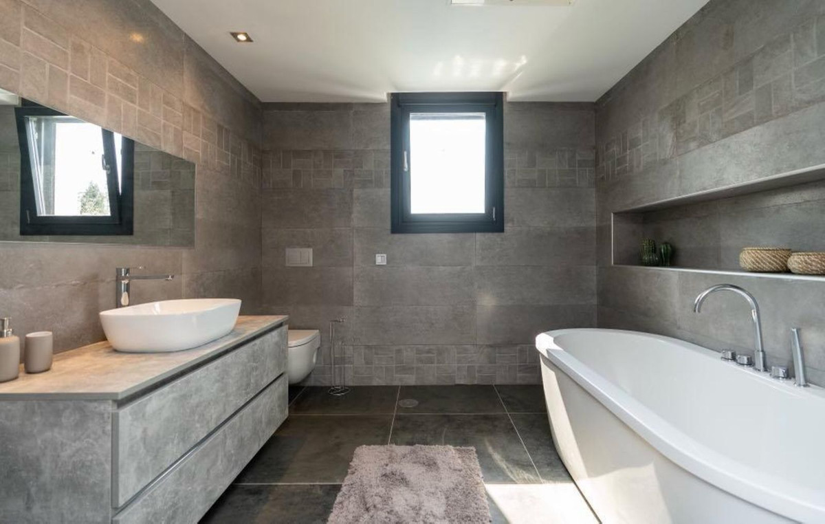 6 Bed Townhouse for sale in Marbella Costa Del Sol, Málaga, Spain