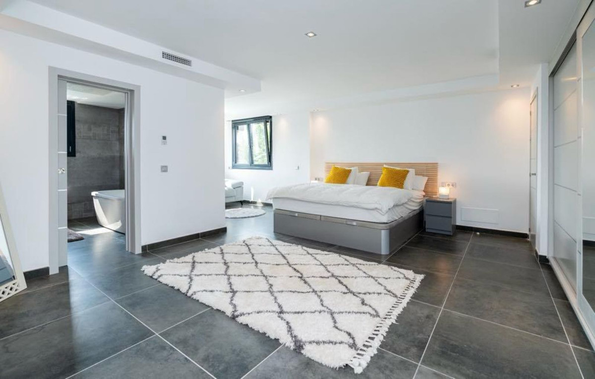 6 Bed Townhouse for sale in Marbella Costa Del Sol, Málaga, Spain