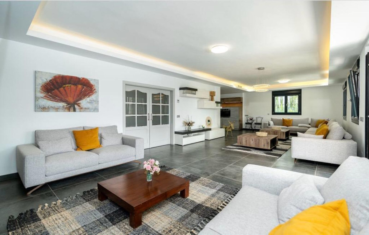 6 Bed Townhouse for sale in Marbella Costa Del Sol, Málaga, Spain