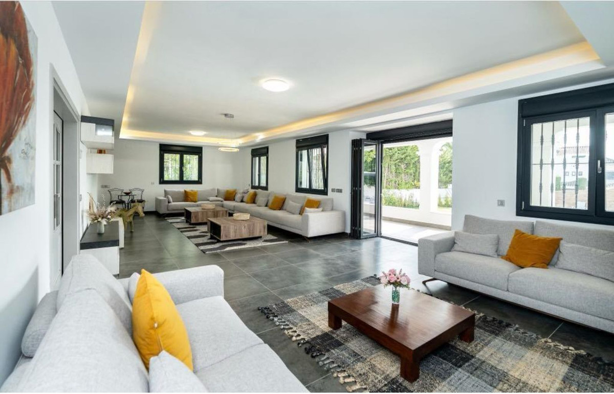 6 Bed Townhouse for sale in Marbella Costa Del Sol, Málaga, Spain
