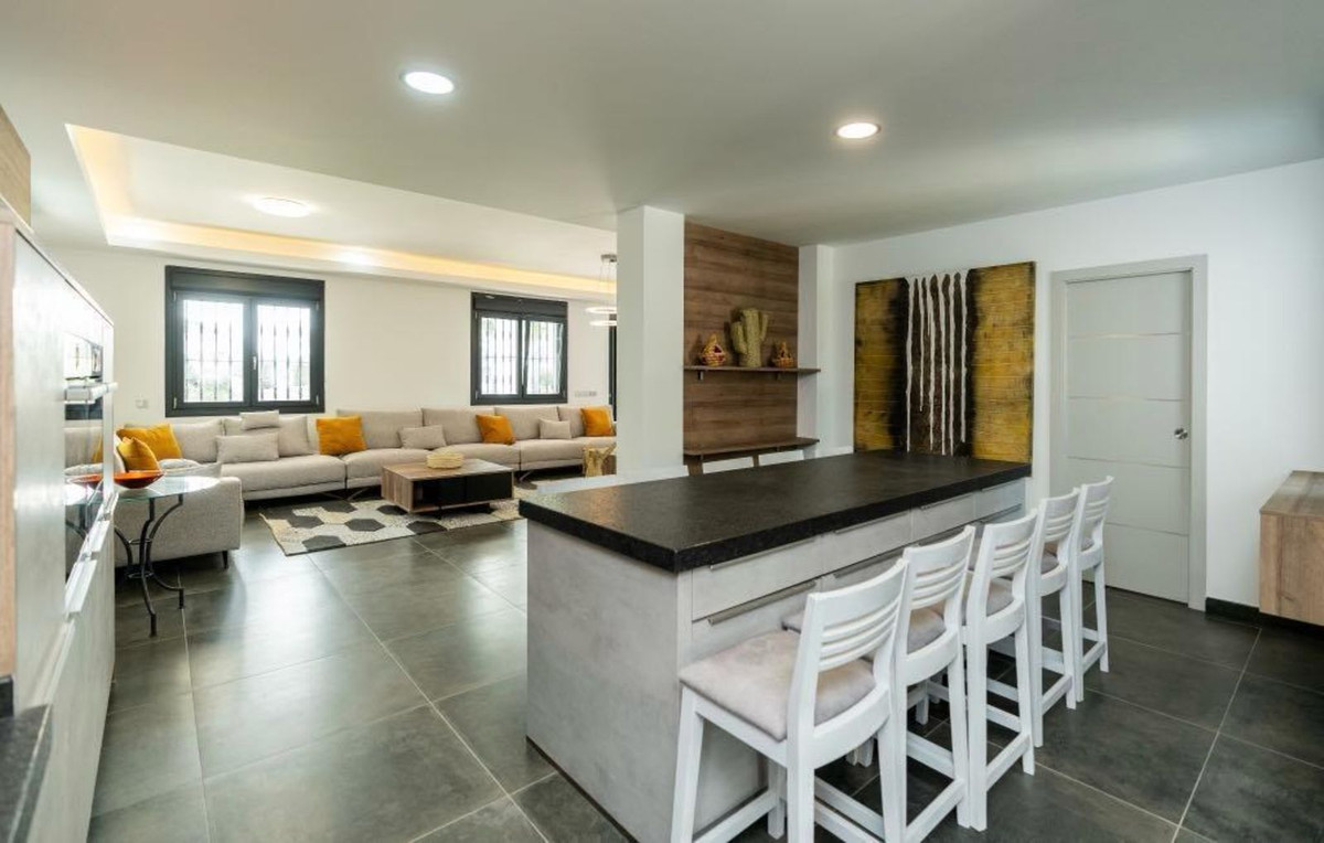 6 Bed Townhouse for sale in Marbella Costa Del Sol, Málaga, Spain