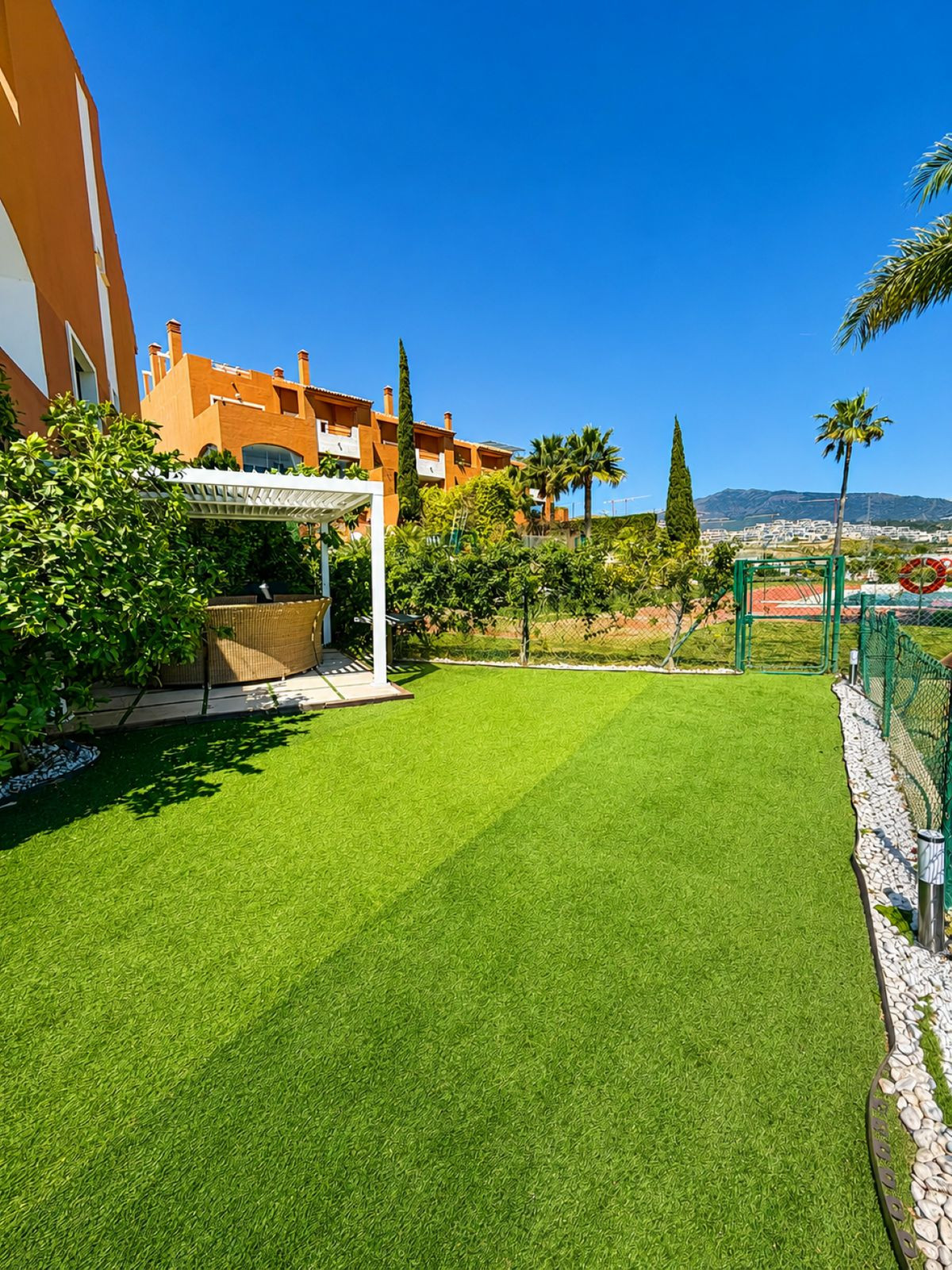 4 Bed Townhouse for sale in Benahavís Costa Del Sol, Málaga, Spain