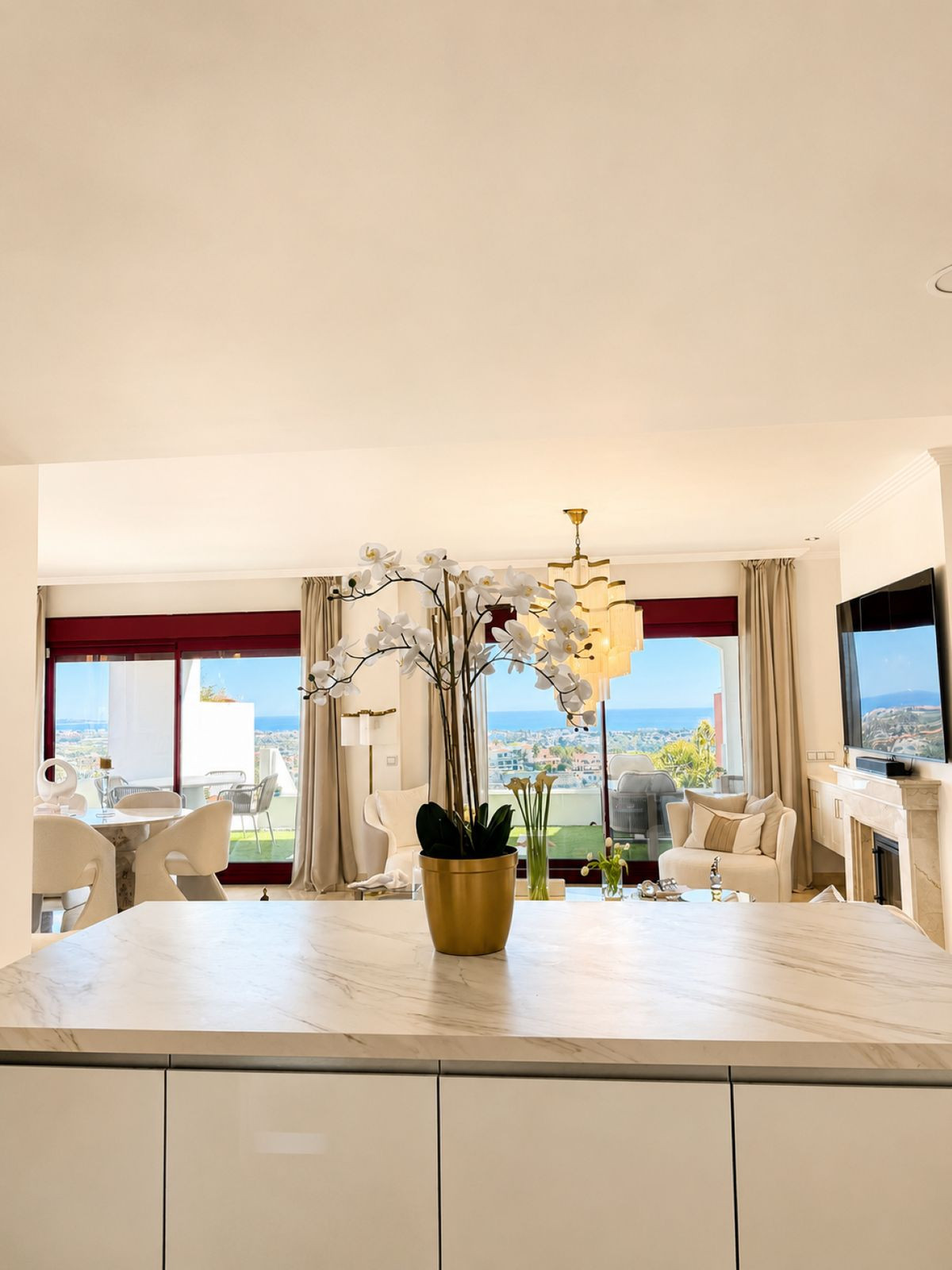 4 Bed Townhouse for sale in Benahavís Costa Del Sol, Málaga, Spain