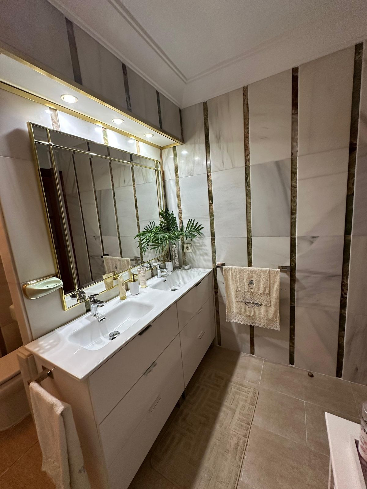 Se vende Apartamento Planta Media de 3 dormitorios en Costa Del Sol, Málaga, España