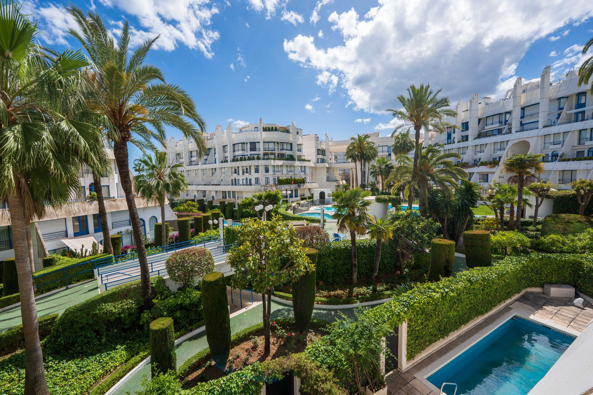 2 Bed Apartment for sale in Marbella Costa Del Sol, Málaga, Spain