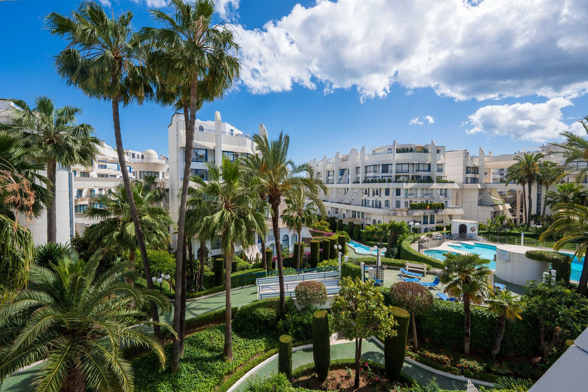 2 Bed Apartment for sale in Marbella Costa Del Sol, Málaga, Spain