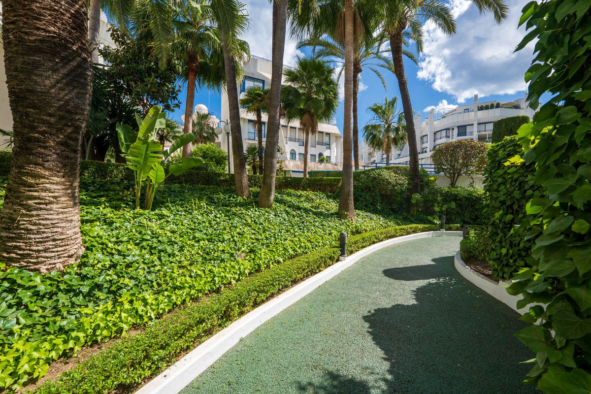 2 Bed Apartment for sale in Marbella Costa Del Sol, Málaga, Spain