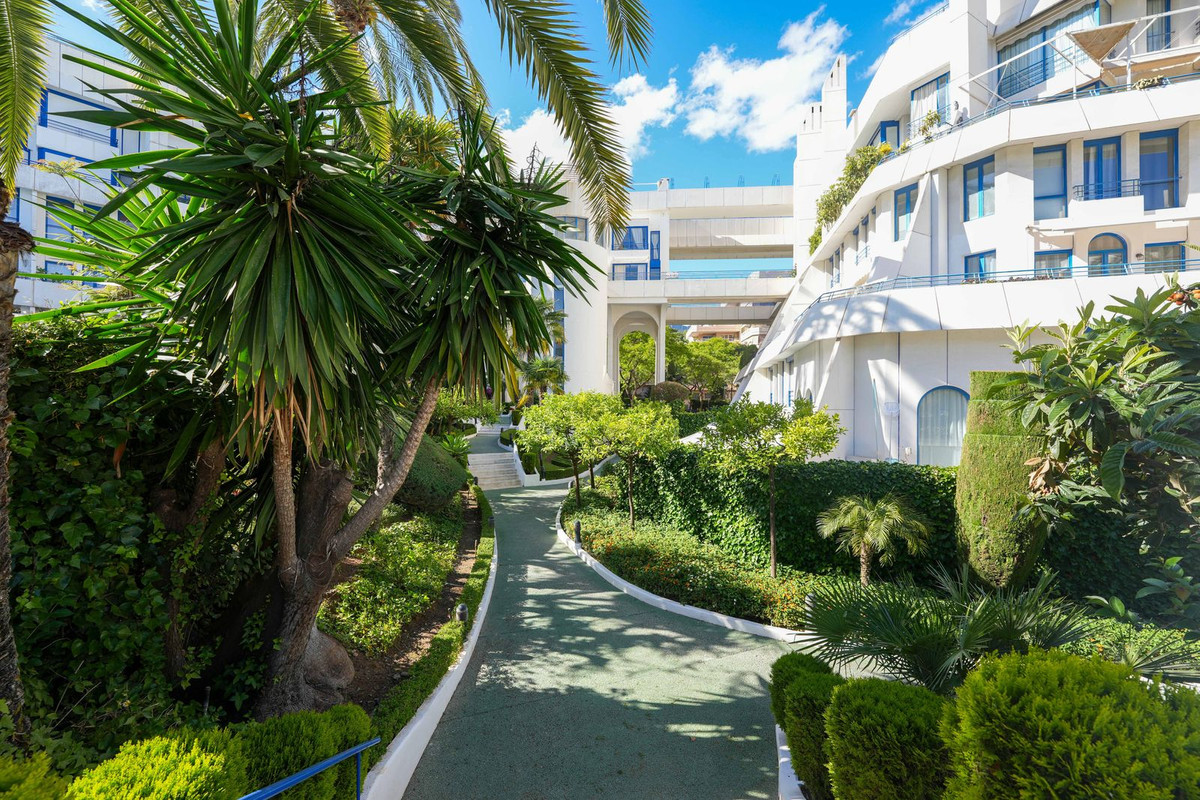 2 Bed Apartment for sale in Marbella Costa Del Sol, Málaga, Spain