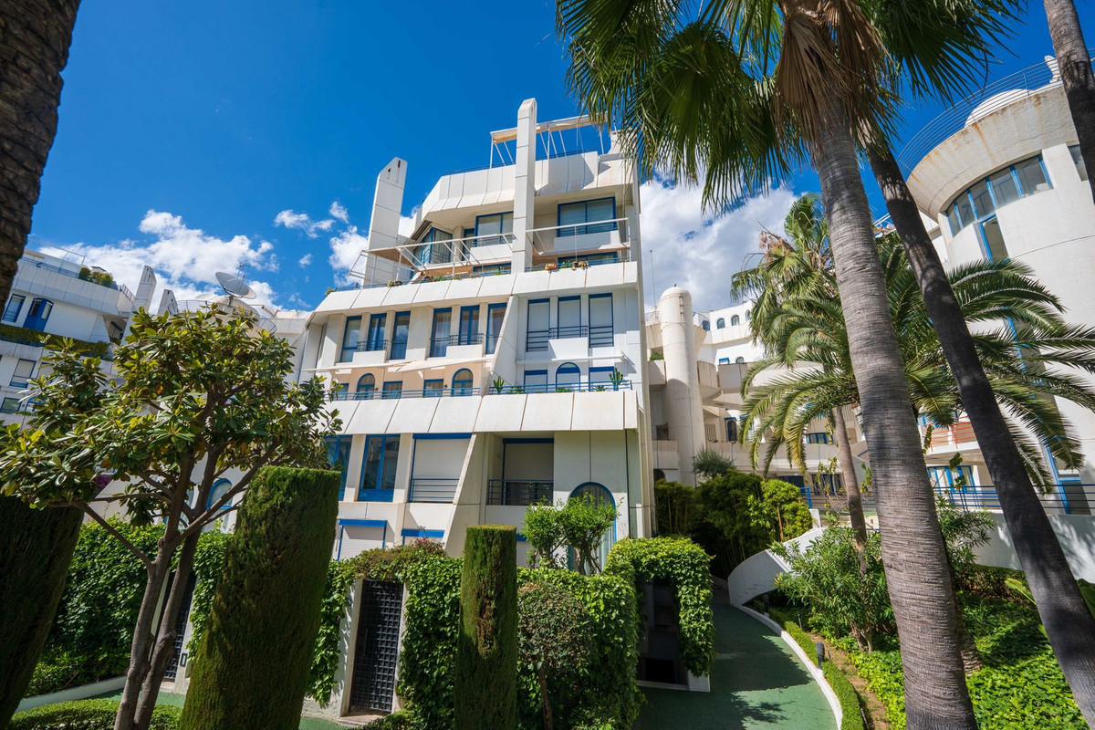 2 Bed Apartment for sale in Marbella Costa Del Sol, Málaga, Spain
