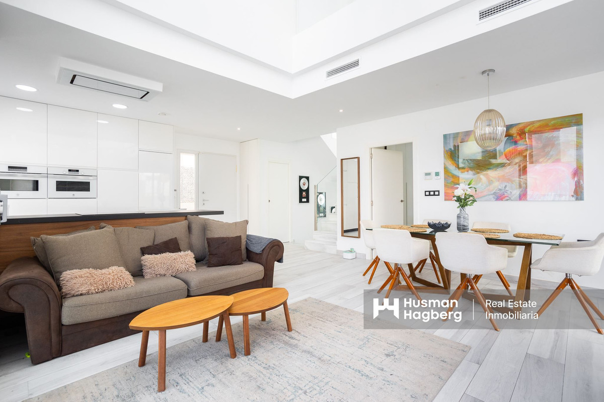 Se vende Villa - Chalet de 4 dormitorios en Costa Blanca, Alicante, España