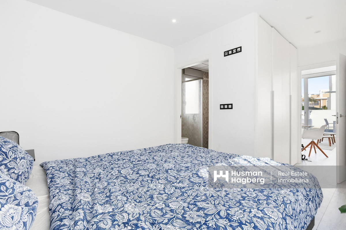 Se vende Villa - Chalet de 4 dormitorios en Costa Blanca, Alicante, España