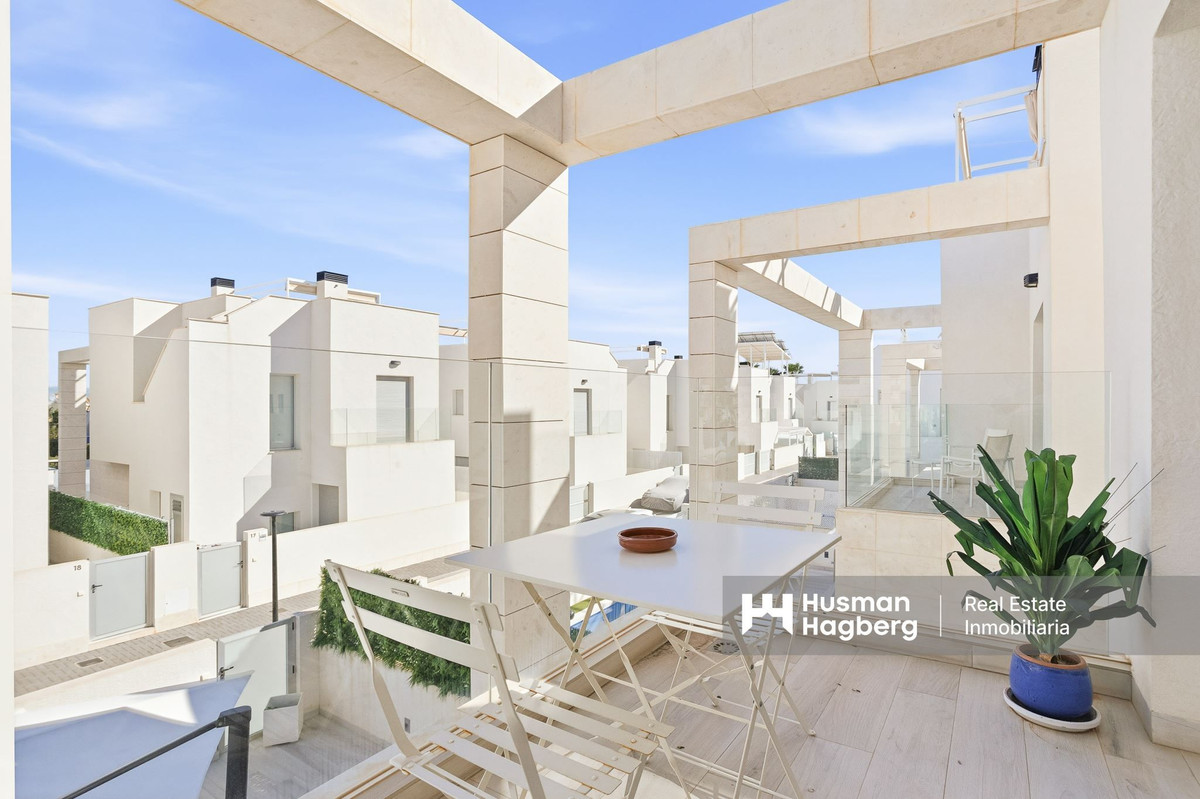 Se vende Villa - Chalet de 4 dormitorios en Costa Blanca, Alicante, España