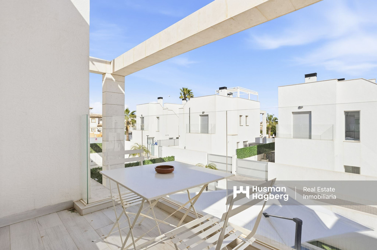 Se vende Villa - Chalet de 4 dormitorios en Costa Blanca, Alicante, España