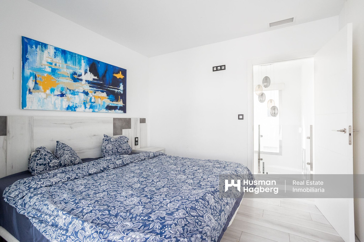 Se vende Villa - Chalet de 4 dormitorios en Costa Blanca, Alicante, España