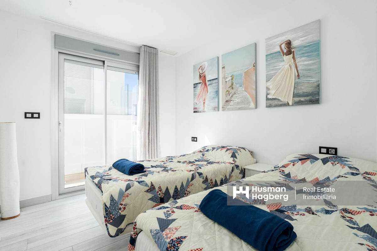 Se vende Villa - Chalet de 4 dormitorios en Costa Blanca, Alicante, España