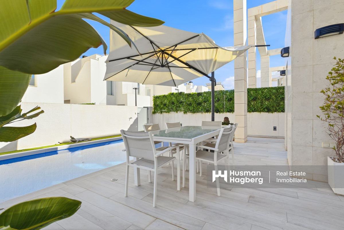 Se vende Villa - Chalet de 4 dormitorios en Costa Blanca, Alicante, España