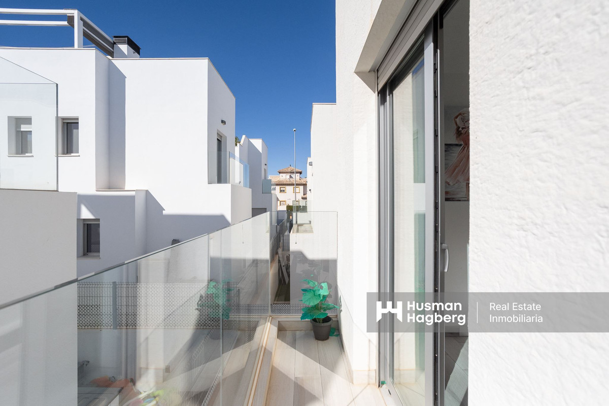 Se vende Villa - Chalet de 4 dormitorios en Costa Blanca, Alicante, España