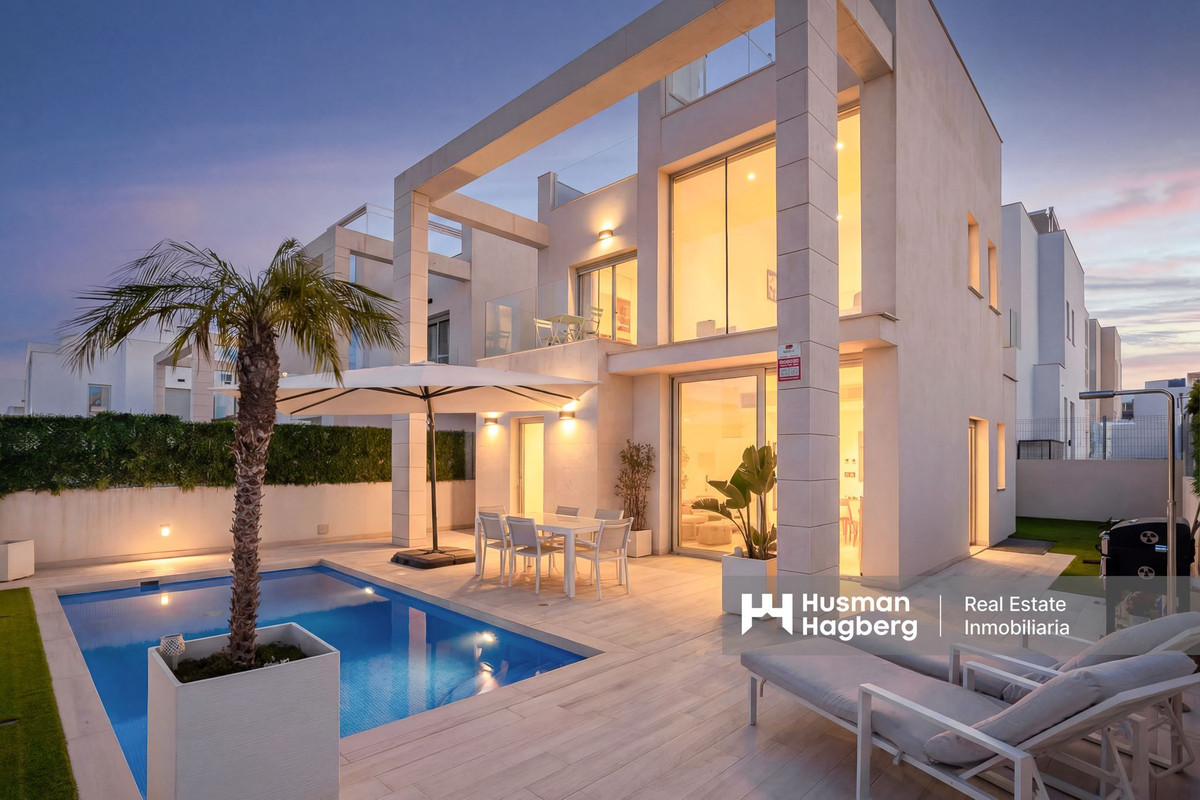 Se vende Villa - Chalet de 4 dormitorios en Costa Blanca, Alicante, España