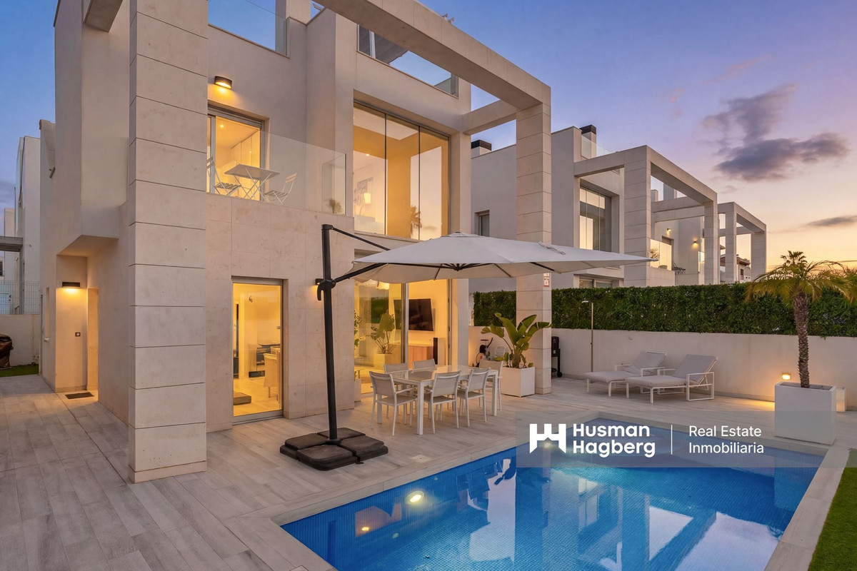 Se vende Villa - Chalet de 4 dormitorios en Costa Blanca, Alicante, España