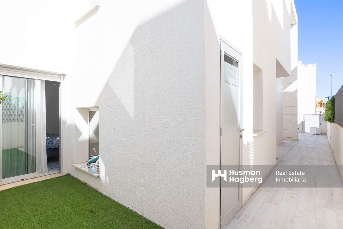 Se vende Villa - Chalet de 4 dormitorios en Costa Blanca, Alicante, España