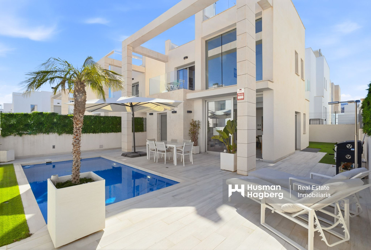 Se vende Villa - Chalet de 4 dormitorios en Costa Blanca, Alicante, España