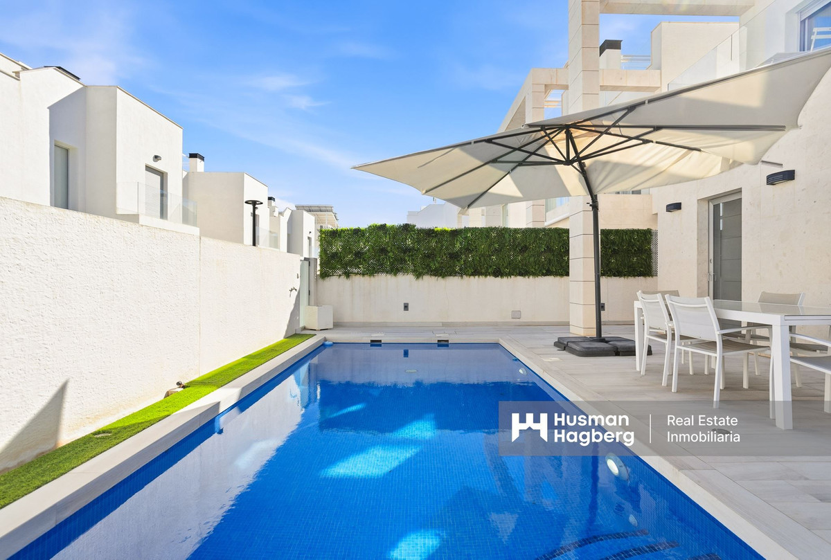 Se vende Villa - Chalet de 4 dormitorios en Costa Blanca, Alicante, España