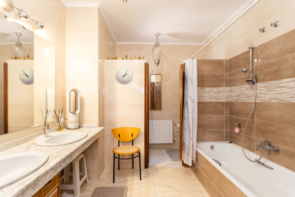 Se vende Villa - Chalet de 4 dormitorios en Costa Blanca, Alicante, España