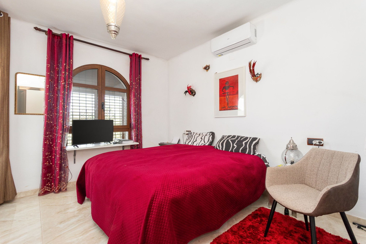 Se vende Villa - Chalet de 4 dormitorios en Costa Blanca, Alicante, España