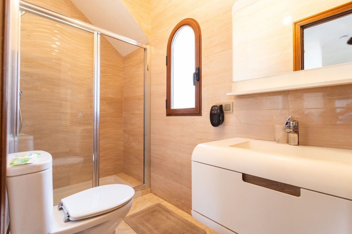 Se vende Villa - Chalet de 4 dormitorios en Costa Blanca, Alicante, España