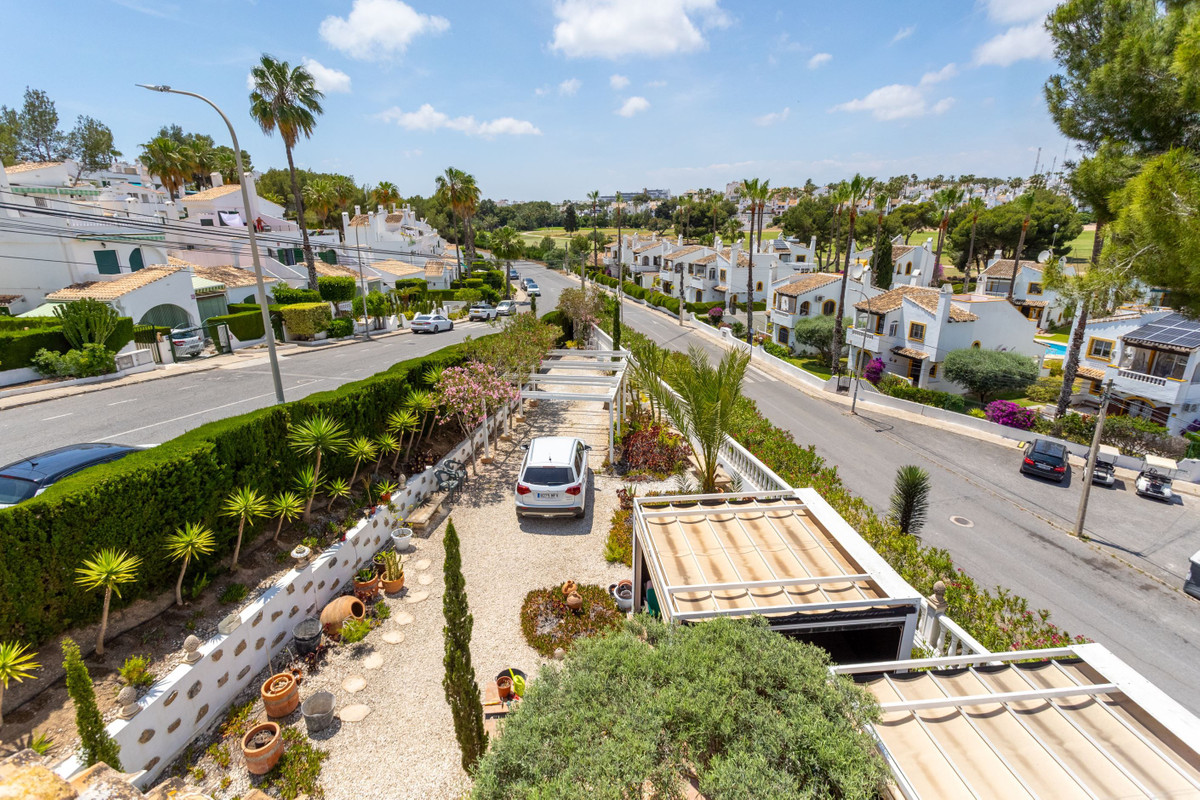 Se vende Villa - Chalet de 4 dormitorios en Costa Blanca, Alicante, España