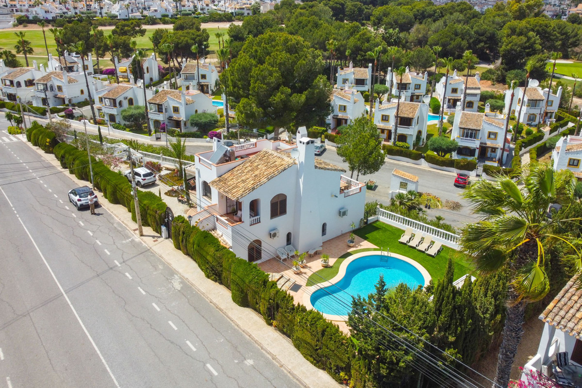 Se vende Villa - Chalet de 4 dormitorios en Costa Blanca, Alicante, España