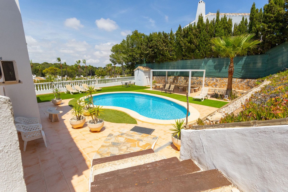 Se vende Villa - Chalet de 4 dormitorios en Costa Blanca, Alicante, España