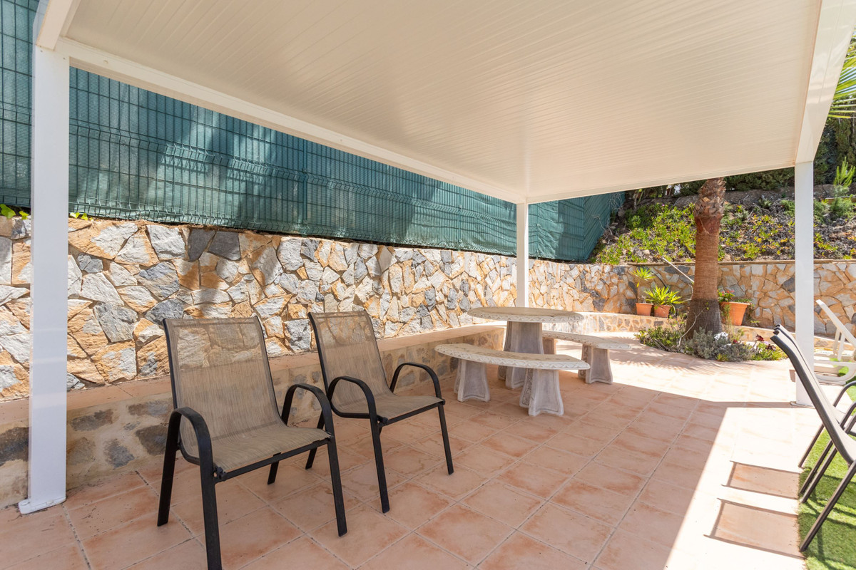 Se vende Villa - Chalet de 4 dormitorios en Costa Blanca, Alicante, España