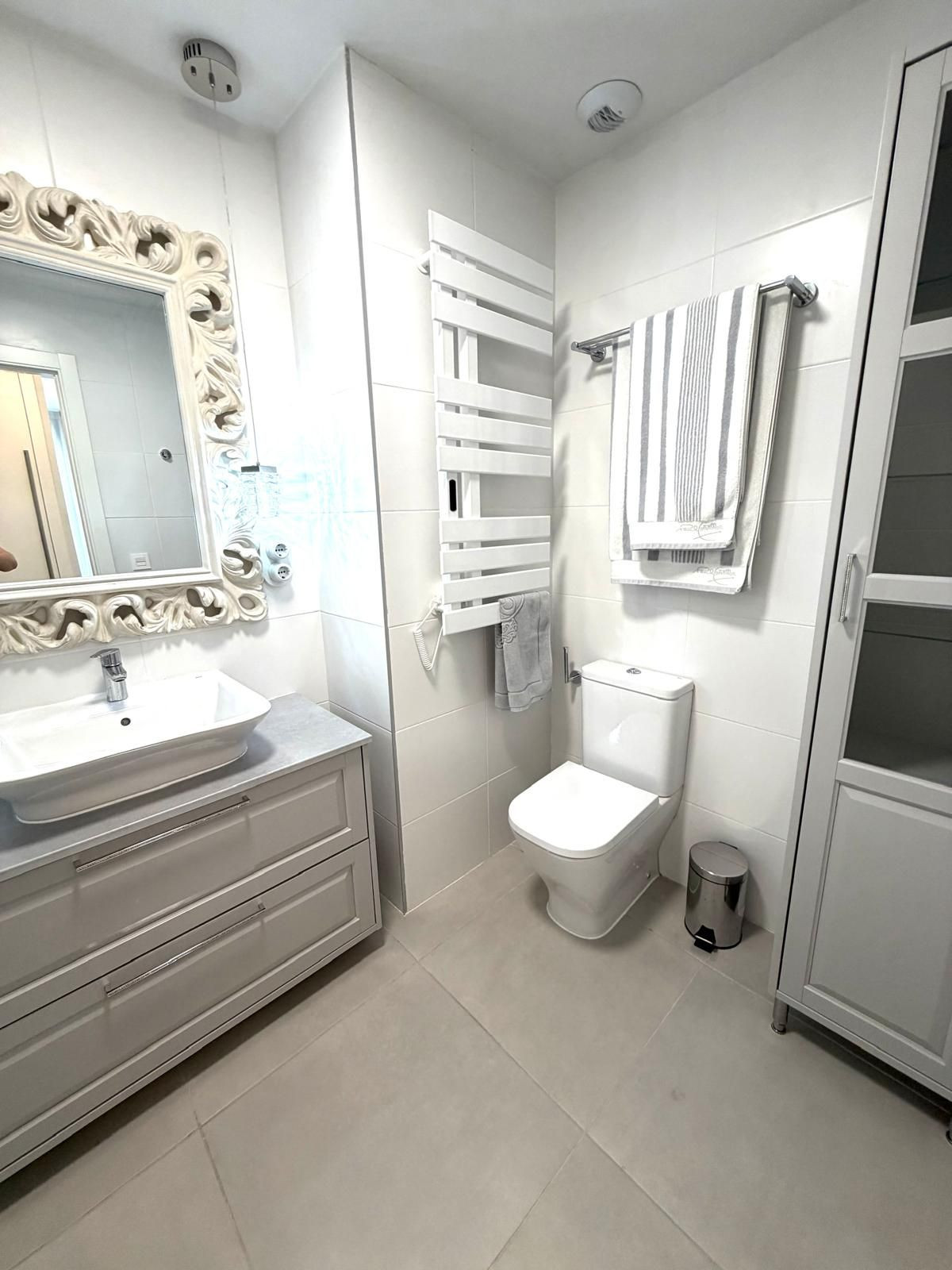 Se vende Apartamento Planta Media de 3 dormitorios en Costa Del Sol, Málaga, España
