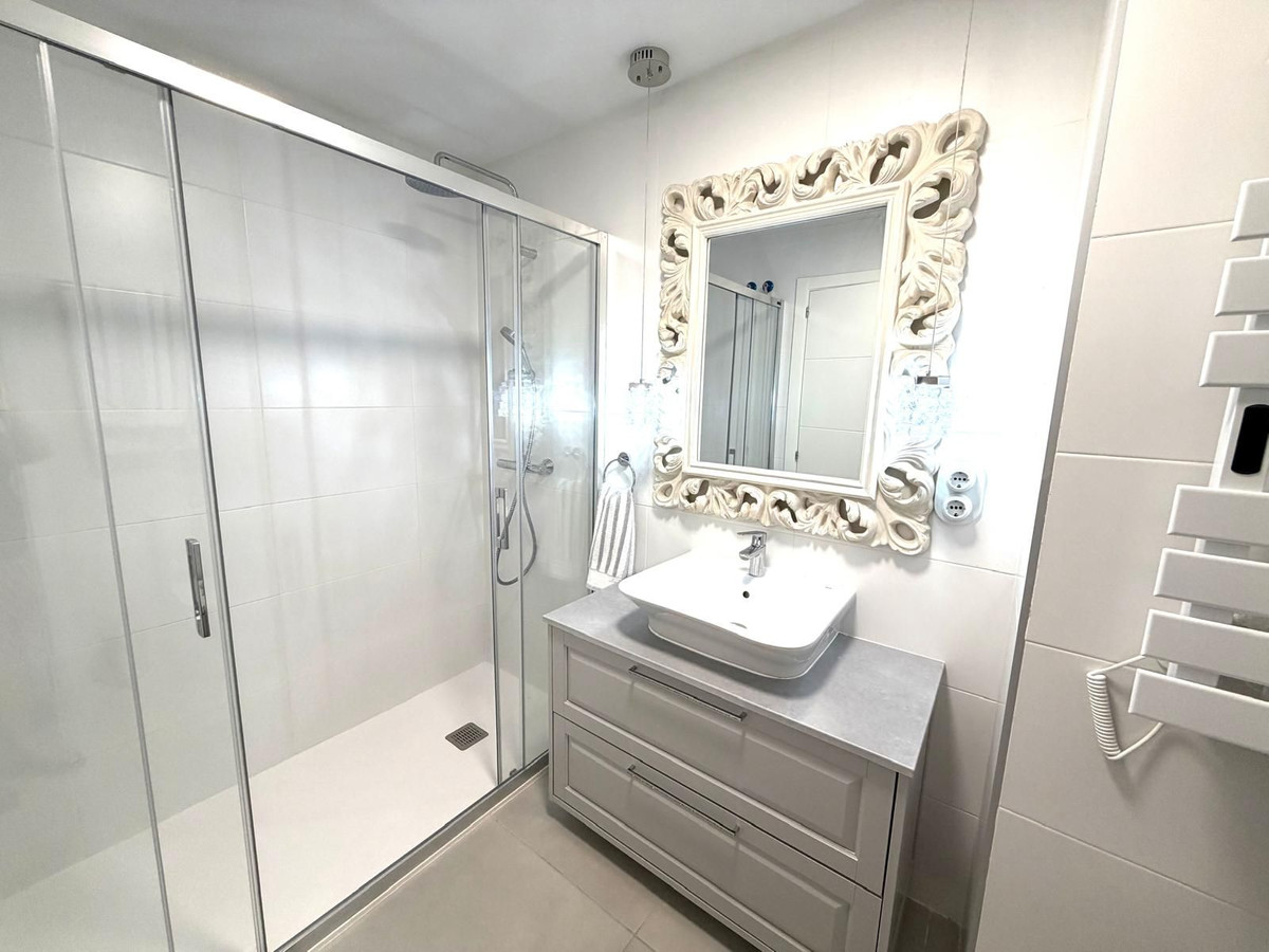 Se vende Apartamento Planta Media de 3 dormitorios en Costa Del Sol, Málaga, España
