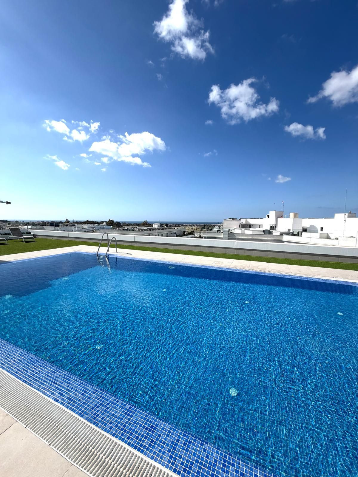Se vende Apartamento Planta Media de 3 dormitorios en Costa Del Sol, Málaga, España