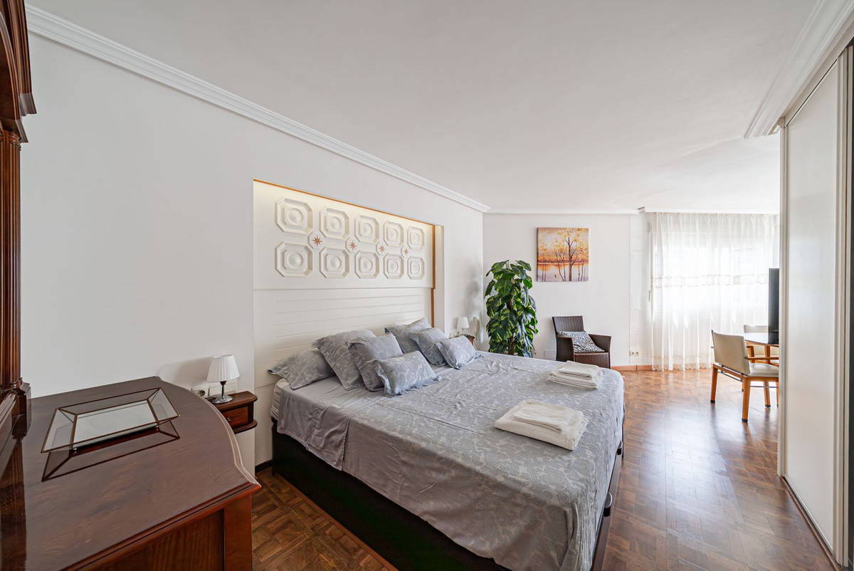 1 Bed Apartment for sale in Marbella Costa Del Sol, Málaga, Spain